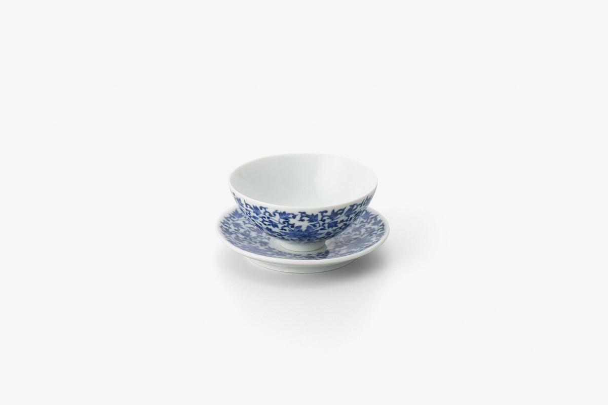 染付花唐草 平盃（深） 染付花唐草 平盃（深）