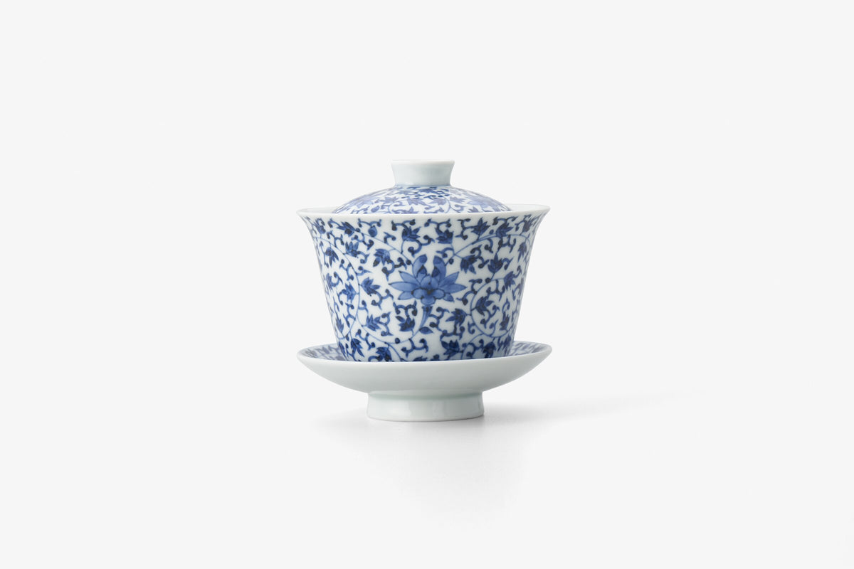 染付全面花唐草文 蓋碗 染付全面花唐草文 蓋碗
